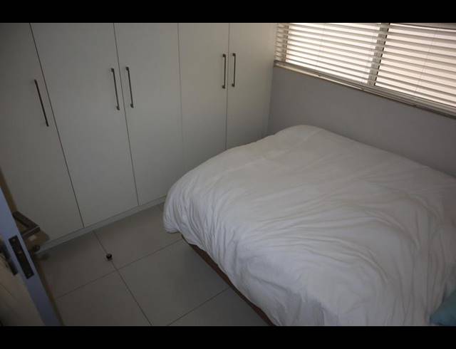 1 BEDROOM PROPERTY TO RENT IN SEA POINT